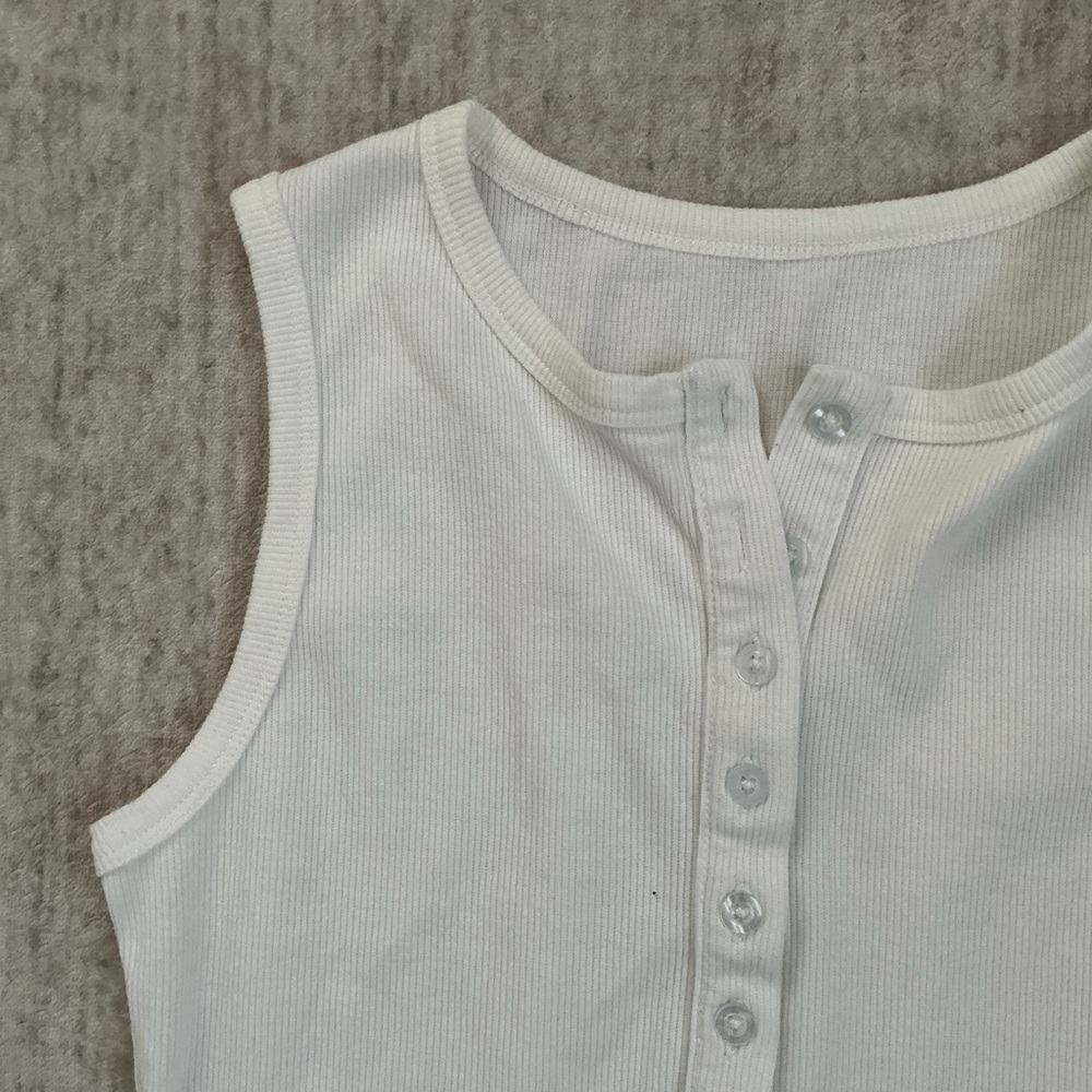 Classic White Ribbed Button-Front Tank Top - Picture 3 of 5